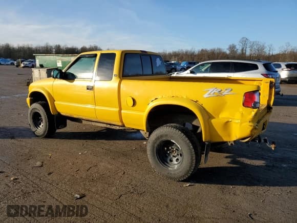 ✅ 2002 Chevrolet S-10 LS • VIN: 1GCCT19W928252013 • Лот: 84976224. Опубликован ранее на Copart с пробегом 144 112 миль. Бесплатный доступ к архиву аукционных продаж из США и подробный отчёт об истории автомобиля на DreamBid. Изображение 2.