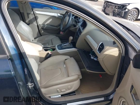 ✅ 2010 Audi A4 Premium • VIN: WAUAFAFL1AN027462 • Lot: 43760664. Listed on IAAI with 127,029 mi. Free auction sales archive from the USA and detailed vehicle history report at DreamBid. Image 5.