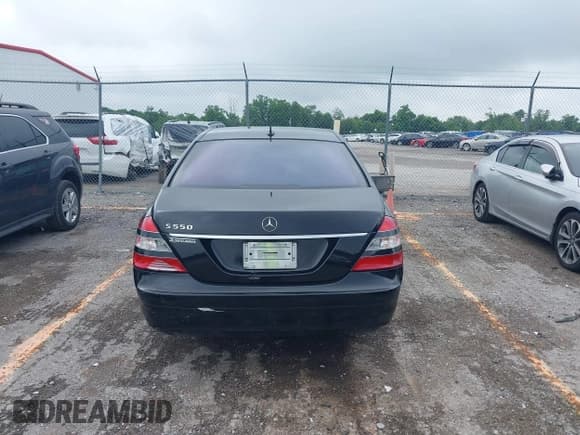 ✅ 2008 Mercedes-Benz S 550 • VIN: WDDNG71X08A166813 • Lot: 42525036. Wystawiony na IAAI z przebiegiem 196 643 mil. Bezpłatny archiwum sprzedaży aukcyjnych z USA i szczegółowy raport historii pojazdu na DreamBid. Zdjęcie 17.