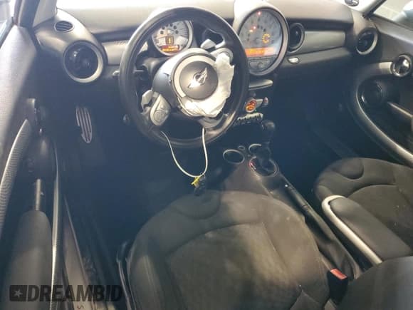 ✅ 2010 MINI Hardtop S • VIN: WMWMF7C50ATZ70119 • Лот: 86123395. Опубликован ранее на Copart с пробегом 93 126 миль. Бесплатный доступ к архиву аукционных продаж из США и подробный отчёт об истории автомобиля на DreamBid. Изображение 8.