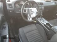 ✅ 2014 Dodge Challenger SXT • VIN: 2C3CDYAG4EH247797 • Lot: 50621344. Wystawiony na Copart z przebiegiem 130 919 mil. Bezpłatny archiwum sprzedaży aukcyjnych z USA i szczegółowy raport historii pojazdu na DreamBid. Zdjęcie 8.