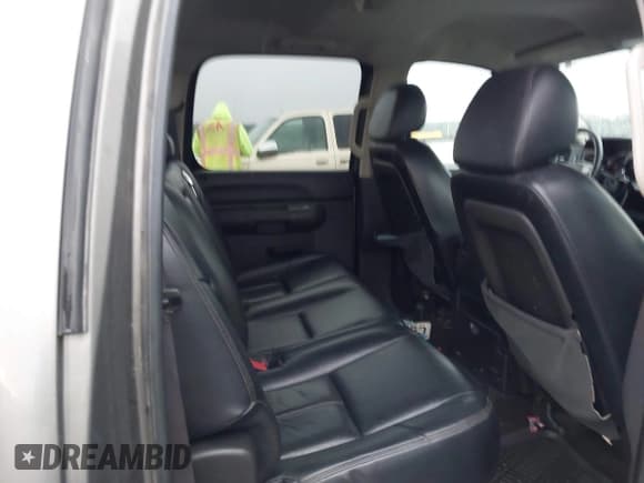 ✅ 2009 Chevrolet Silverado 2500HD LT • VIN: 1GCHK53K59F149540 • Lot: 43711692. Wystawiony na IAAI z przebiegiem 259 012 mil. Bezpłatny archiwum sprzedaży aukcyjnych z USA i szczegółowy raport historii pojazdu na DreamBid. Zdjęcie 8.