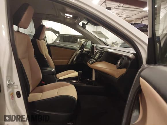 ✅ 2018 Toyota RAV4 XLE • VIN: JTMRFREVXJJ208445 • Lot: 43644382. Listed on IAAI with 138,513 mi. Free auction sales archive from the USA and detailed vehicle history report at DreamBid. Image 5.