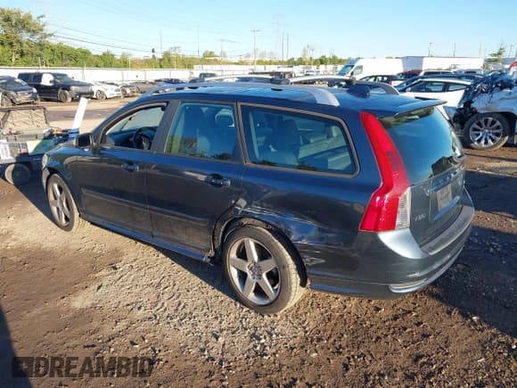 ✅ 2010 Volvo V50 R-Design • VIN: YV1672MJ0A2548360 • Лот: 43414072. Опубликован ранее на IAAI с пробегом 138 327 миль. Бесплатный доступ к архиву аукционных продаж из США и подробный отчёт об истории автомобиля на DreamBid. Изображение 3.