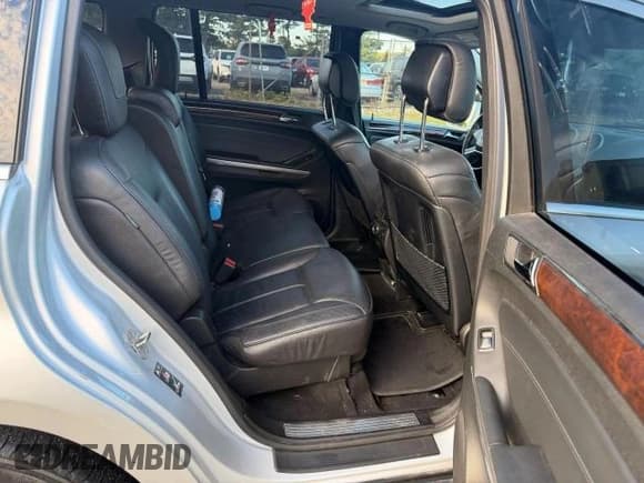 ✅ 2011 Mercedes-Benz GL 350 • VIN: 4JGBF2FE4BA678345 • Lot: 89572515. Wystawiony na Copart z przebiegiem 180 567 mil. Bezpłatny archiwum sprzedaży aukcyjnych z USA i szczegółowy raport historii pojazdu na DreamBid. Zdjęcie 6.