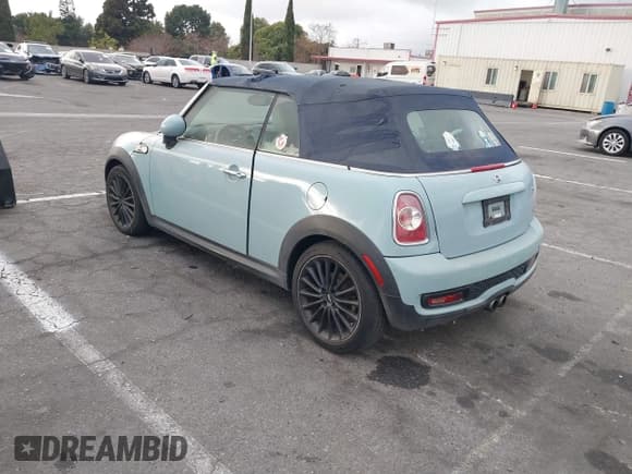 ✅ 2013 MINI Convertible S • VIN: WMWZP3C57DT551118 • Lot: 41086617. Wystawiony na IAAI z przebiegiem 108 049 mil. Bezpłatny archiwum sprzedaży aukcyjnych z USA i szczegółowy raport historii pojazdu na DreamBid. Zdjęcie 3.