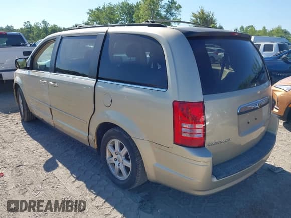 ✅ 2010 Chrysler Town & Country LX • VIN: 2A4RR2D1XAR450297 • Lot: 42807756. Wystawiony na IAAI z przebiegiem 221 110 mil. Bezpłatny archiwum sprzedaży aukcyjnych z USA i szczegółowy raport historii pojazdu na DreamBid. Zdjęcie 3.
