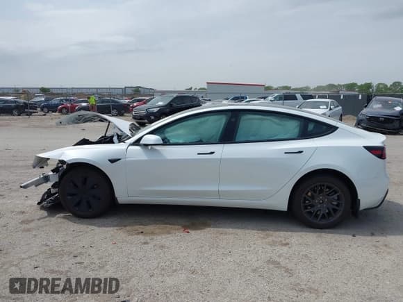✅ 2024 Tesla Model 3 • VIN: 5YJ3E1EAXRF853350 • Lot: 41946954. Wystawiony na IAAI z przebiegiem Nie podano. Bezpłatny archiwum sprzedaży aukcyjnych z USA i szczegółowy raport historii pojazdu na DreamBid. Zdjęcie 14.
