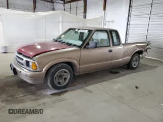 ✅ 1997 Chevrolet S-10 LS • VIN: 1GCCS19X7VK131709 • Лот: 55840305. Опубликован ранее на Copart с пробегом 2 314 277 миль. Бесплатный доступ к архиву аукционных продаж из США и подробный отчёт об истории автомобиля на DreamBid. Изображение 1.