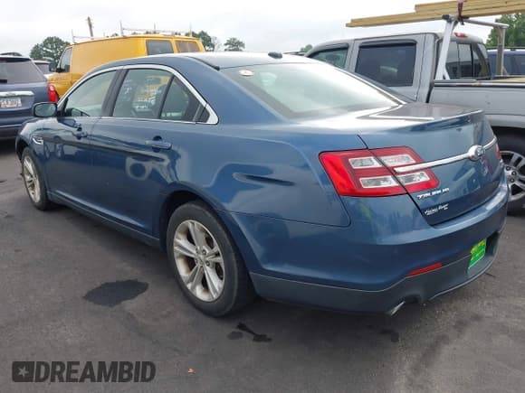 ✅ 2018 Ford Taurus SEL • VIN: 1FAHP2E84JG109858 • Lot: 42532168. Listed on IAAI with 218,304 mi. Free auction sales archive from the USA and detailed vehicle history report at DreamBid. Image 3.