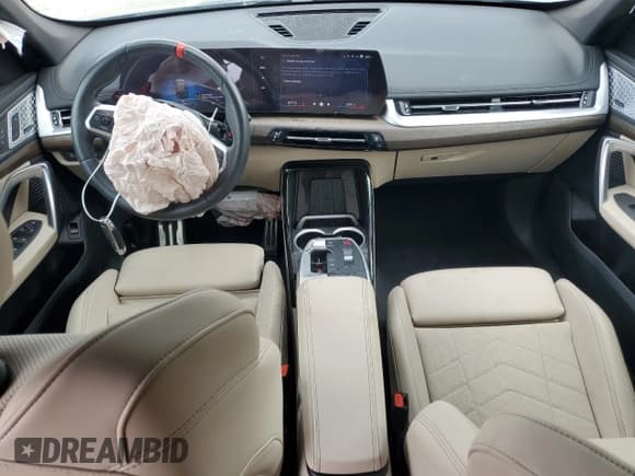 ✅ 2024 BMW X1 • VIN: WBX13EF0XR5Z97754 • Lot: 64200945. Wystawiony na Copart z przebiegiem 28 918 mil. Bezpłatny archiwum sprzedaży aukcyjnych z USA i szczegółowy raport historii pojazdu na DreamBid. Zdjęcie 8.