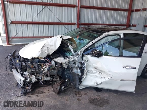 ✅ 2017 Nissan Maxima S • VIN: 1N4AA6APXHC371103 • Lot: 42586955. Listed on IAAI with 132,000 mi. Free auction sales archive from the USA and detailed vehicle history report at DreamBid. Image 6.