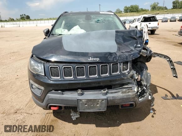 ✅ 2018 Jeep Compass Trailhawk • VIN: 3C4NJDDB6JT403894 • Lot: 71700245. Wystawiony na Copart z przebiegiem 112 187 mil. Bezpłatny archiwum sprzedaży aukcyjnych z USA i szczegółowy raport historii pojazdu na DreamBid. Zdjęcie 5.