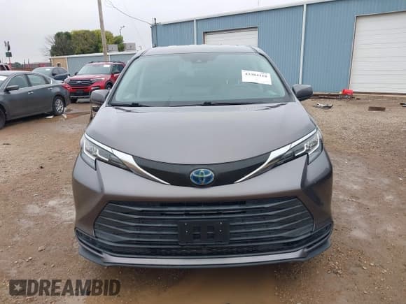 ✅ 2021 Toyota Sienna LE • VIN: 5TDKRKEC4MS016203 • Lot: 43384218. Wystawiony na IAAI z przebiegiem 109 550 mil. Bezpłatny archiwum sprzedaży aukcyjnych z USA i szczegółowy raport historii pojazdu na DreamBid. Zdjęcie 12.