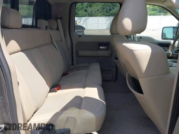 ✅ 2006 Ford F-150 XLT • VIN: 1FTPW12526KB82373 • Lot: 42918840. Wystawiony na IAAI z przebiegiem Nie podano. Bezpłatny archiwum sprzedaży aukcyjnych z USA i szczegółowy raport historii pojazdu na DreamBid. Zdjęcie 8.