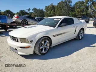 ✅ 2008 Ford Mustang GT Deluxe • VIN: 1ZVHT82H985161325 • Лот: 91248895. Опубликован ранее на Copart с пробегом 140 844 миль. Бесплатный доступ к архиву аукционных продаж из США и подробный отчёт об истории автомобиля на DreamBid. Изображение 1.