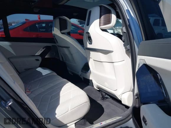 ✅ 2023 BMW 7 Series 760i xDrive • VIN: WBA33EJ07PCM90605 • Лот: 41577454. Опубликован ранее на IAAI с пробегом 30 241 миль. Бесплатный доступ к архиву аукционных продаж из США и подробный отчёт об истории автомобиля на DreamBid. Изображение 8.