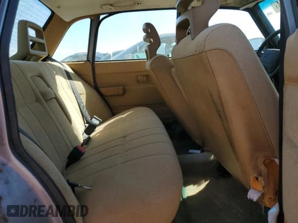 ✅ 1993 Volvo 240 • VIN: YV1AS8808P1489831 • Lot: 72439554. Wystawiony na Copart z przebiegiem 147 232 mil. Bezpłatny archiwum sprzedaży aukcyjnych z USA i szczegółowy raport historii pojazdu na DreamBid. Zdjęcie 10.