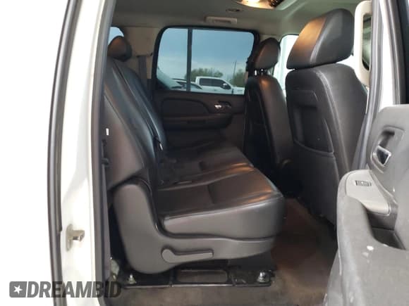 ✅ 2008 Chevrolet Suburban Commercial • VIN: 3GNGK26K58G254718 • Lot: 53383425. Wystawiony na Copart z przebiegiem 146 068 mil. Bezpłatny archiwum sprzedaży aukcyjnych z USA i szczegółowy raport historii pojazdu na DreamBid. Zdjęcie 11.