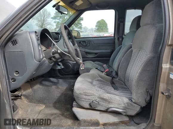 ✅ 2001 Chevrolet S-10 LS • VIN: 1GCCS19W018187215 • Лот: 46799275. Опубликован ранее на Copart с пробегом 140 606 миль. Бесплатный доступ к архиву аукционных продаж из США и подробный отчёт об истории автомобиля на DreamBid. Изображение 7.