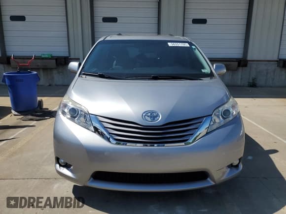 ✅ 2017 Toyota Sienna XLE Auto Access Seat • VIN: 5TDYZ3DC2HS817445 • Lot: 56551795. Wystawiony na Copart z przebiegiem 95 336 mil. Bezpłatny archiwum sprzedaży aukcyjnych z USA i szczegółowy raport historii pojazdu na DreamBid. Zdjęcie 5.