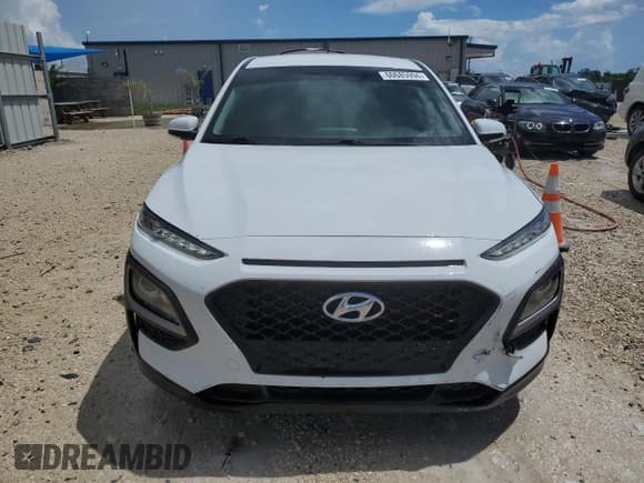 ✅ 2018 Hyundai Kona SE • VIN: KM8K12AA7JU121042 • Лот: 60685994. Опубликован ранее на Copart с пробегом 64 769 миль. Бесплатный доступ к архиву аукционных продаж из США и подробный отчёт об истории автомобиля на DreamBid. Изображение 5.