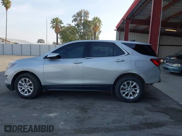2020 Chevrolet Equinox LT z VIN 3GNAXUEV2LS513251, wystawiony jako IAAI lot #43494034 z przebiegiem 108 364 mil mil oraz . Historia ofert i sprzedaży dostępna na DreamBid. Obrazek 14.