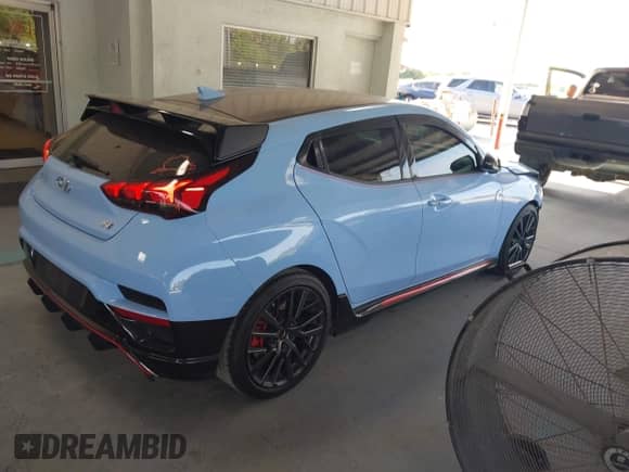 2020 Hyundai Veloster z VIN KMHT36AH1LU004224, wystawiony jako IAAI lot #42292567 z przebiegiem 74 725 mil mil oraz . Historia ofert i sprzedaży dostępna na DreamBid. Obrazek 4.