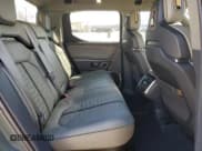 ✅ 2022 Rivian R1T Launch Edition • VIN: 7FCTGAAL5NN004623 • Lot: 47966085. Wystawiony na Copart z przebiegiem 28 798 mil. Bezpłatny archiwum sprzedaży aukcyjnych z USA i szczegółowy raport historii pojazdu na DreamBid. Zdjęcie 10.