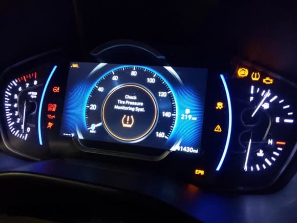 ✅ 2019 Hyundai Santa Fe SEL • VIN: 5NMS33AD9KH010872 • Lot: 57687353. Wystawiony na Copart z przebiegiem 41 430 mil. Bezpłatny archiwum sprzedaży aukcyjnych z USA i szczegółowy raport historii pojazdu na DreamBid. Zdjęcie 9.