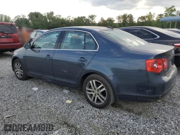 ✅ 2005 Volkswagen Jetta 2.5L • VIN: 3VWDG71K65M606300 • Lot: 57848515. Listed on Copart with 108,928 mi. Free auction sales archive from the USA and detailed vehicle history report at DreamBid. Image 2.