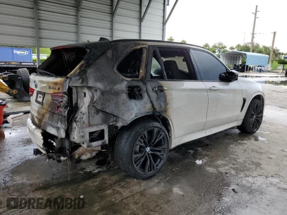 ✅ 2015 BMW X5 M • VIN: 5YMKT6C55F0C89468 • Лот: 75391074. Опубликован ранее на Copart с пробегом Не указан. Бесплатный доступ к архиву аукционных продаж из США и подробный отчёт об истории автомобиля на DreamBid. Изображение 3.