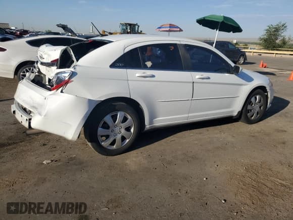 ✅ 2011 Chrysler 200 LX • VIN: 1C3BC4FB4BN547380 • Lot: 66459515. Listed on Copart with 191,225 mi. Free auction sales archive from the USA and detailed vehicle history report at DreamBid. Image 3.