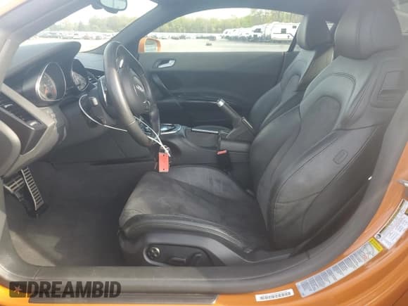 ✅ 2014 Audi R8 • VIN: WUAAUAFG4EN002088 • Лот: 46643655. Опубликован ранее на Copart с пробегом 43 012 миль. Бесплатный доступ к архиву аукционных продаж из США и подробный отчёт об истории автомобиля на DreamBid. Изображение 7.