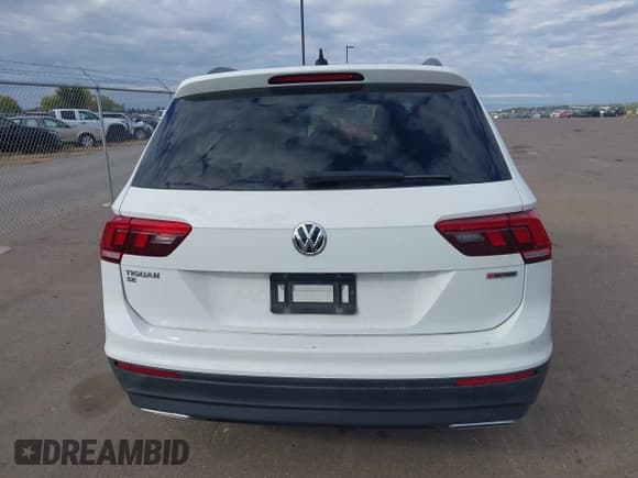 ✅ 2019 Volkswagen Tiguan SE • VIN: 3VV2B7AX3KM004357 • Lot: 43395115. Wystawiony na IAAI z przebiegiem 111 568 mil. Bezpłatny archiwum sprzedaży aukcyjnych z USA i szczegółowy raport historii pojazdu na DreamBid. Zdjęcie 16.