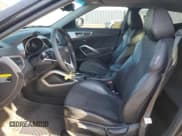 ✅ 2013 Hyundai Veloster w/Black Int • VIN: KMHTC6AD2DU172856 • Lot: 48562135. Wystawiony na Copart z przebiegiem 74 085 mil. Bezpłatny archiwum sprzedaży aukcyjnych z USA i szczegółowy raport historii pojazdu na DreamBid. Zdjęcie 7.