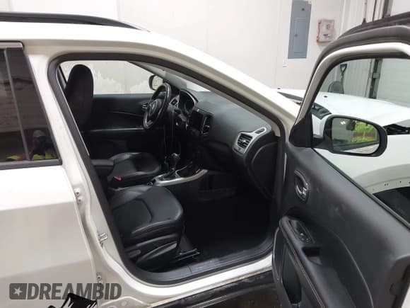 ✅ 2020 Jeep Compass Latitude • VIN: 3C4NJDBB9LT192597 • Lot: 43445567. Wystawiony na IAAI z przebiegiem 19 918 mil. Bezpłatny archiwum sprzedaży aukcyjnych z USA i szczegółowy raport historii pojazdu na DreamBid. Zdjęcie 5.