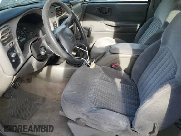 1999 Chevrolet S-10 LS with VIN 1GCCS19X5X8199717, listed as a Copart auction lot 75739414 with 141,786 mi miles and Salvage title. Bid and sale history available at DreamBid. Image 7.