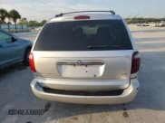✅ 2002 Chrysler Town & Country LX • VIN: 2C4GP44372R712892 • Лот: 74027034. Опубликован ранее на Copart с пробегом 199 256 миль. Бесплатный доступ к архиву аукционных продаж из США и подробный отчёт об истории автомобиля на DreamBid. Изображение 6.
