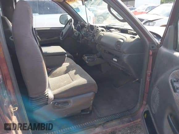 ✅ 2001 Dodge 1500 • VIN: 3B7HC13Z31M294454 • Lot: 42979699. Listed on IAAI with 243,694 mi. Free auction sales archive from the USA and detailed vehicle history report at DreamBid. Image 5.