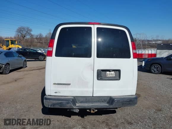 2018 Chevrolet Express Passenger LT с VIN 1GAZGPFGXJ1326392, выставлен на аукционе IAAI как лот 41591765 с пробегом 350 366 миль миль и . История ставок и продаж доступна на DreamBid. Изображение 16.
