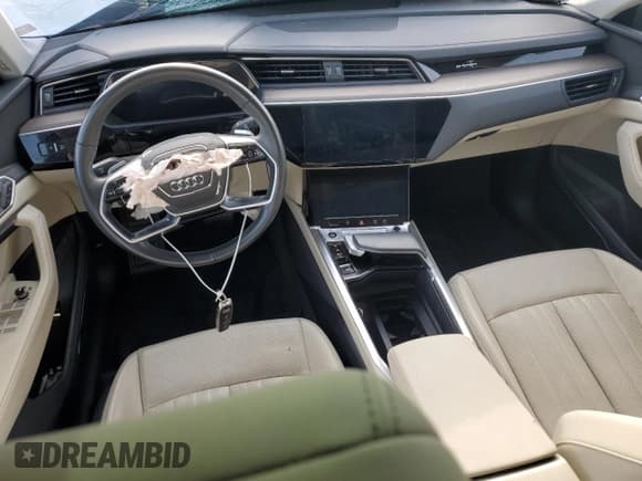 ✅ 2024 Audi Q8 e-tron Premium Plus • VIN: WA15AAGE5RB007032 • Лот: 86919704. Опубликован ранее на Copart с пробегом Не указан. Бесплатный доступ к архиву аукционных продаж из США и подробный отчёт об истории автомобиля на DreamBid. Изображение 8.