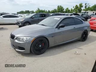 ✅ 2012 BMW 3 Series 335is • VIN: WBAKG1C50CE839989 • Lot: 60441955. Wystawiony na Copart z przebiegiem 78 533 mil. Bezpłatny archiwum sprzedaży aukcyjnych z USA i szczegółowy raport historii pojazdu na DreamBid. Zdjęcie 1.