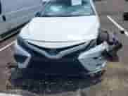 2022 Toyota Camry SE z VIN 4T1G11AK0NU054329, wystawiony jako IAAI lot #42342363 z przebiegiem 105 909 mil mil oraz . Historia ofert i sprzedaży dostępna na DreamBid. Obrazek 12.