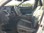 ✅ 2021 Lexus UX 250h • VIN: JTHP9JBH7M2047967 • Lot: 84389845. Wystawiony na Copart z przebiegiem 49 272 mil. Bezpłatny archiwum sprzedaży aukcyjnych z USA i szczegółowy raport historii pojazdu na DreamBid. Zdjęcie 7.