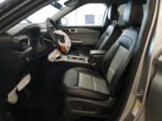 ✅ 2023 Ford Explorer XLT • VIN: 1FMSK8DH2PGB47533 • Lot: 71076895. Wystawiony na Copart z przebiegiem 52 743 mil. Bezpłatny archiwum sprzedaży aukcyjnych z USA i szczegółowy raport historii pojazdu na DreamBid. Zdjęcie 7.