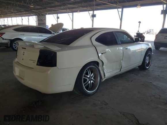 2009 Dodge Charger SXT z VIN 2B3KA33V39H573080, wystawiony jako Copart lot #77794044 z przebiegiem 117 601 mil mil oraz Szkoda całkowita • Salvage title. Historia ofert i sprzedaży dostępna na DreamBid. Obrazek 3.