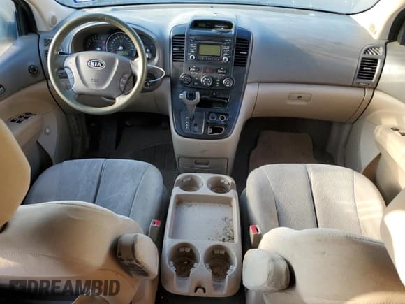 ✅ 2009 Kia Sedona LX • VIN: KNDMB233696294267 • Lot: 70320384. Listed on Copart with 276,205 mi. Free auction sales archive from the USA and detailed vehicle history report at DreamBid. Image 8.