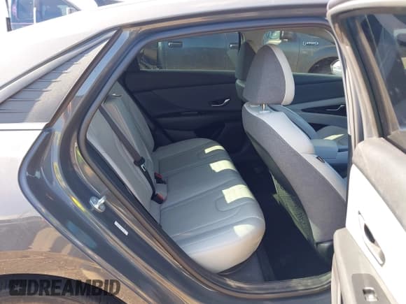 ✅ 2023 Hyundai Elantra Limited • VIN: KMHLP4AG1PU573807 • Lot: 43105632. Listed on IAAI with 39,781 mi. Free auction sales archive from the USA and detailed vehicle history report at DreamBid. Image 8.