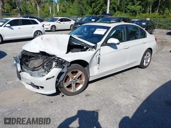 ✅ 2014 BMW 3 Series 320i xDrive • VIN: WBA3C3C59EP661616 • Лот: 43582199. Опубликован ранее на IAAI с пробегом 199 299 миль. Бесплатный доступ к архиву аукционных продаж из США и подробный отчёт об истории автомобиля на DreamBid. Изображение 2.